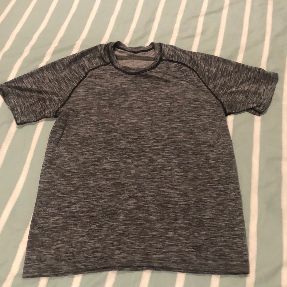 Men’s lulu Lemon workout tee
